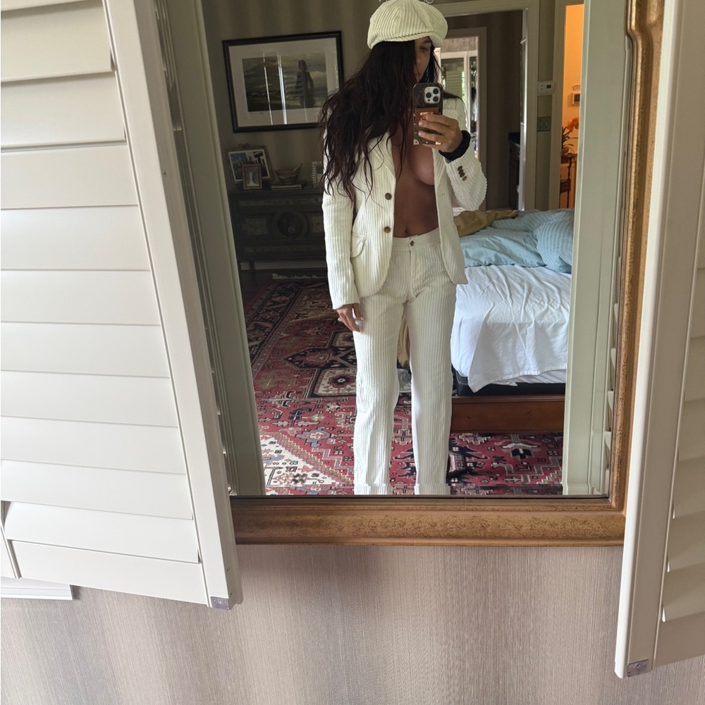 Dolce Gabbana white corduroy vintage pantsuit with matching hat. - Picture 13 of 15